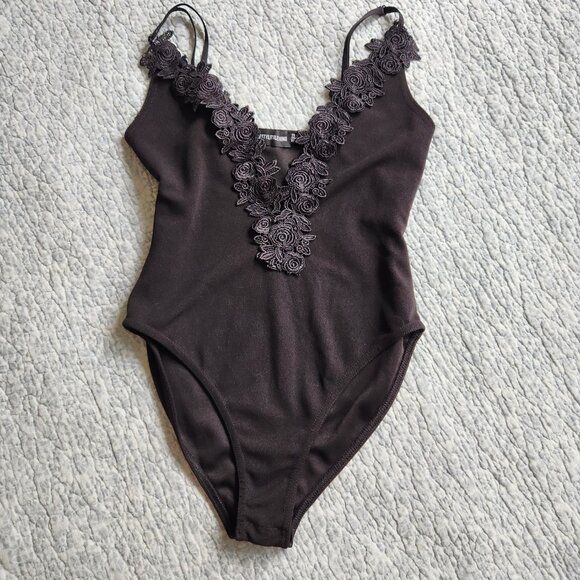 PrettyLittleThing Black Bodysuit with Crochet Floral Front Design - Picture 5 of 8